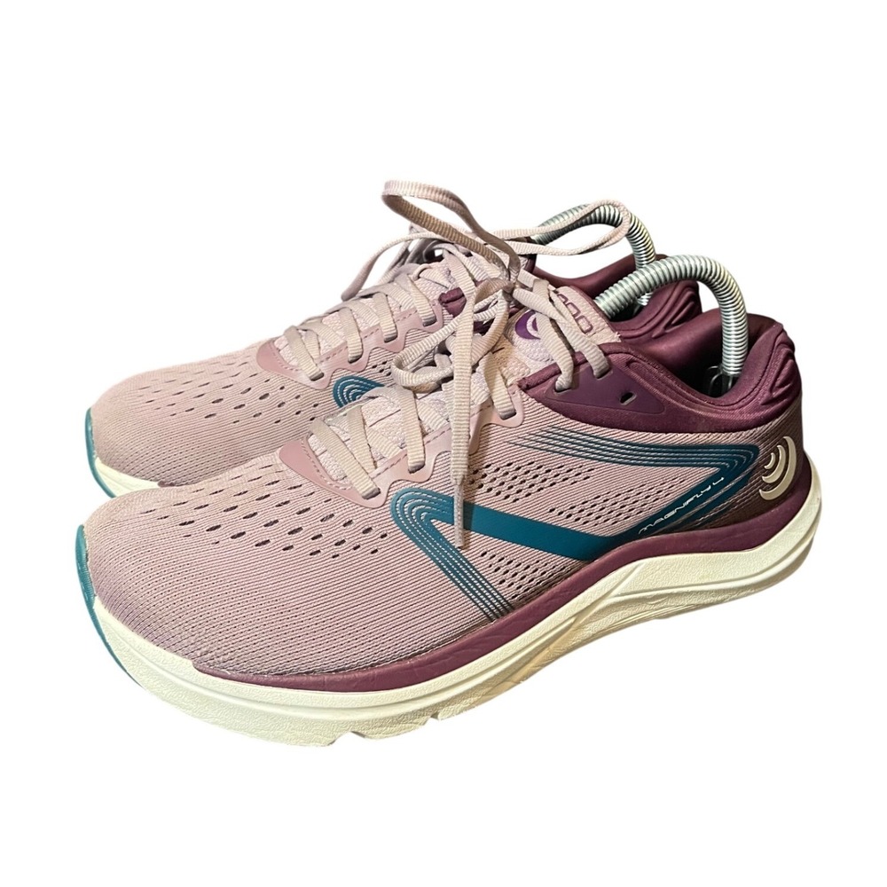 Topo Athletic Magnifly 4 Womens 9.5 Mauve Navy Running Shoes Zero Drop ZipFoam